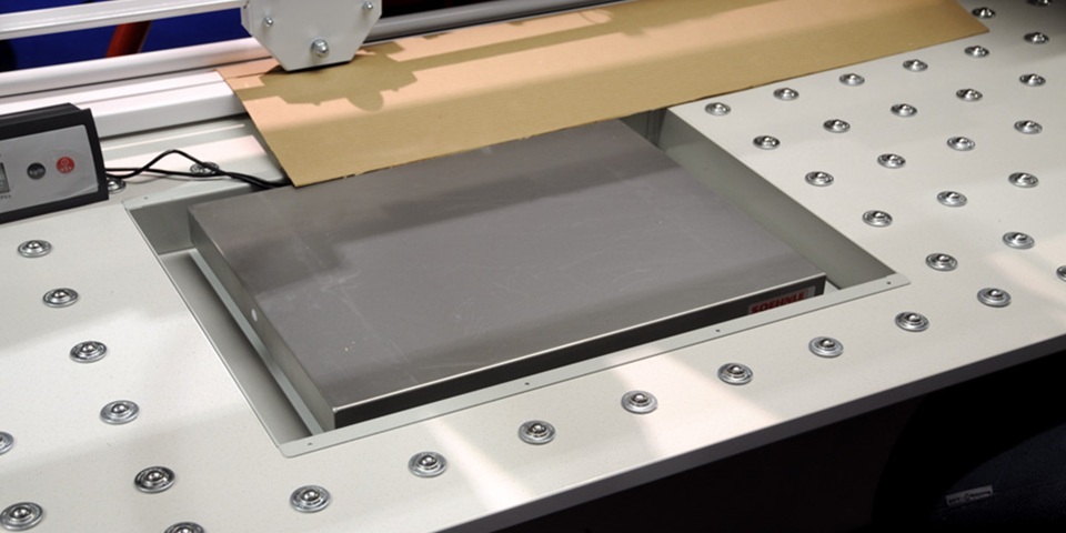 Werkblad met rollers en weegschaal 960x480px